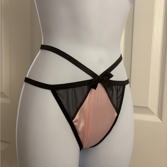 Dollskill Sugar Thrillz pink and black thong with bows - Picture 2 of 6